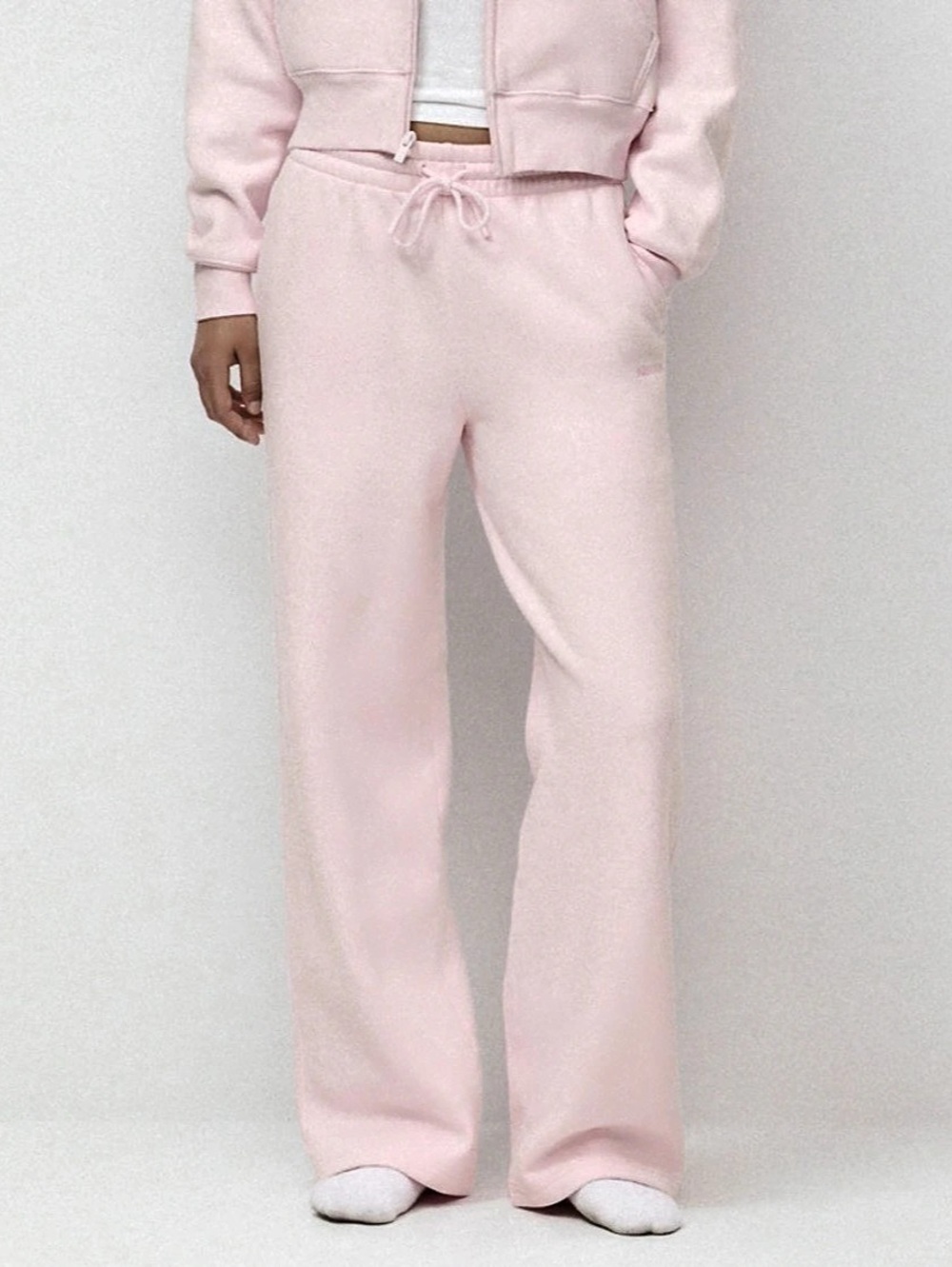 Aritzia Cozy Sweatfleece Boyfriend sweat pant. UNWORN side S. Colour Magnolia